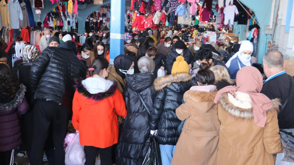 PCR testi kalktı, Ulus Pazarı doldu taştı