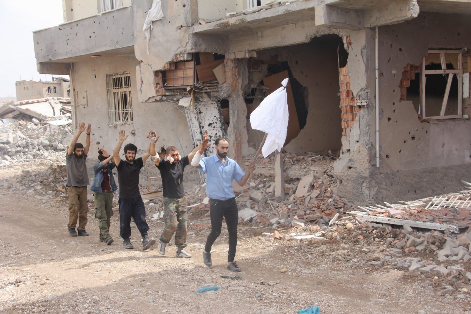 Nusaybin'de bir terörist ekibi daha teslim oldu!
