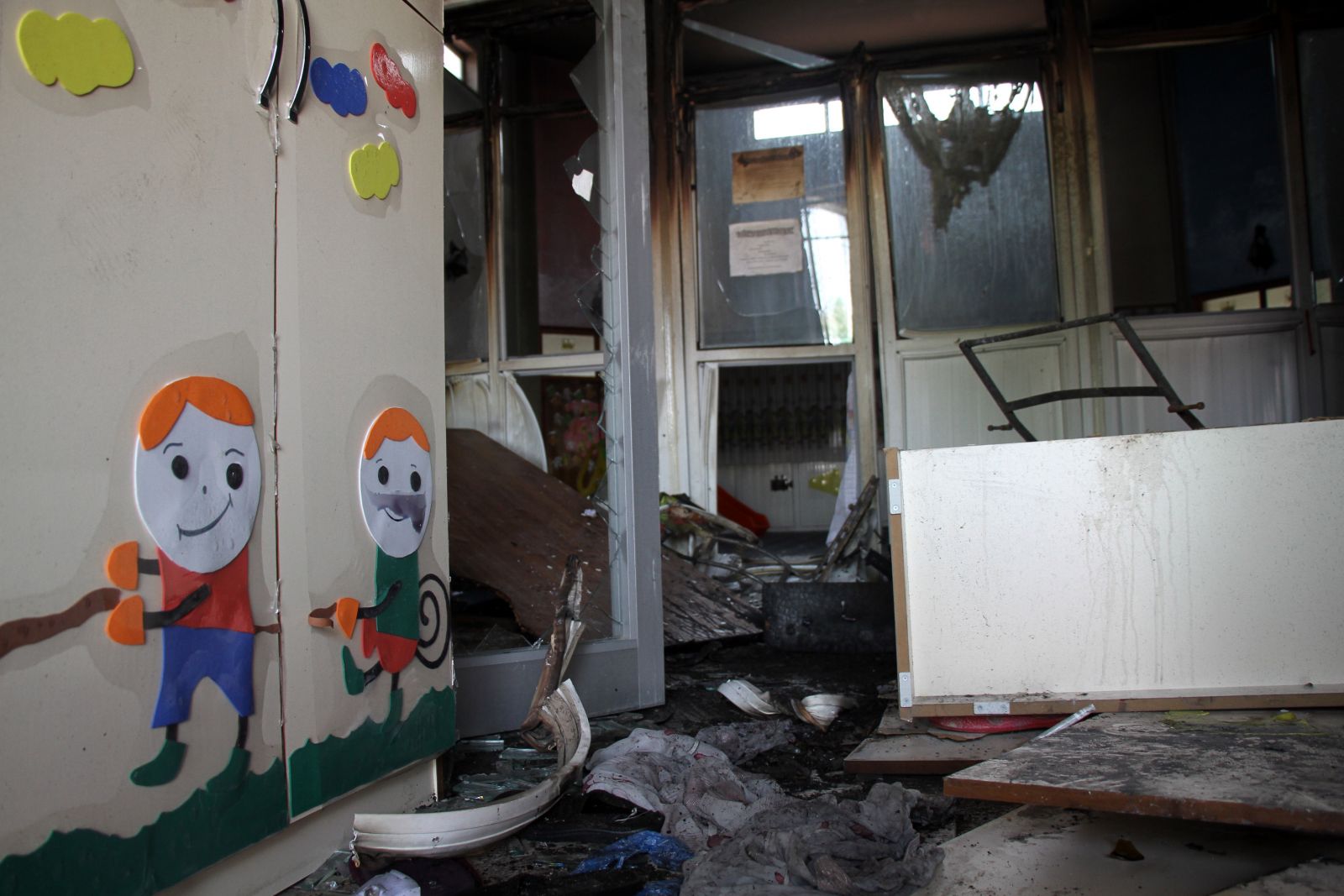 PKK'lılar anaokuluna saldırdı,  Türk bayrağını indirdi