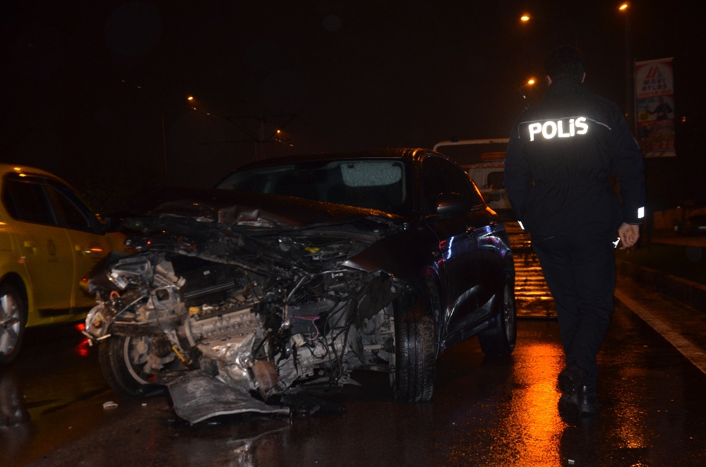 Önce kaza, ardından kavga! Polis biber gazıyla müdahale etti Önce kaza, ardından kavga! Polis biber gazıyla müdahale etti