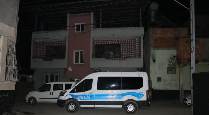 Yatağında tabancayla oynayan genç yanlışlıkla kendini vurdu