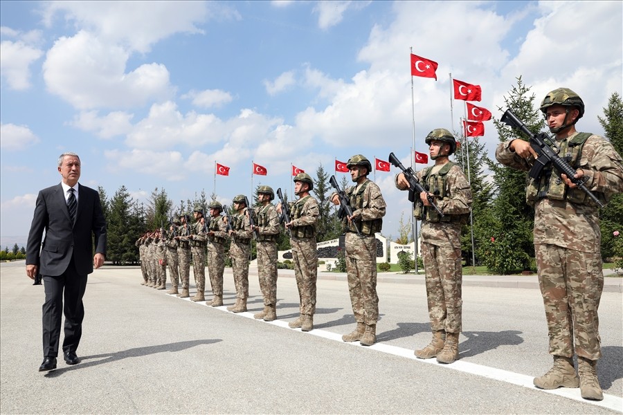Bakan Akar, Özel Kuvvetler Komutanlığını ziyaret etti