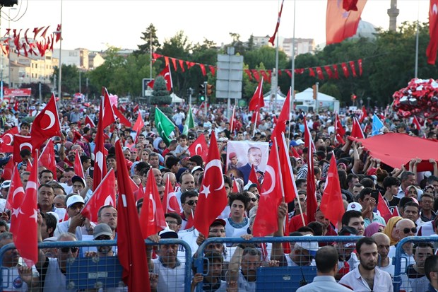 Türkiye demokrasisine sahip çıktı