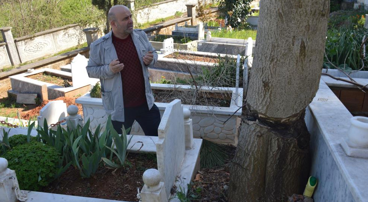 Mezar başında korkuyla dua ediyorlar