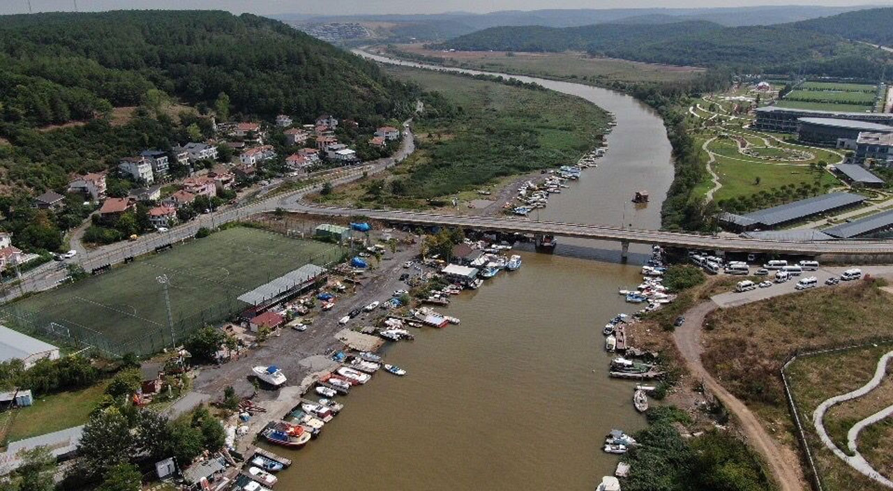 Beykoz sahili çamura bulandı