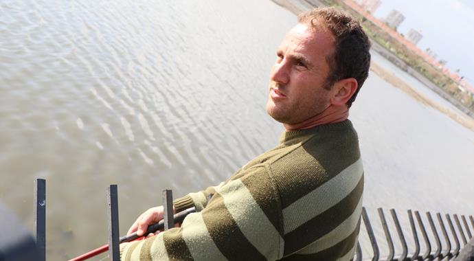 Nehre olta attı, şoke oldu...