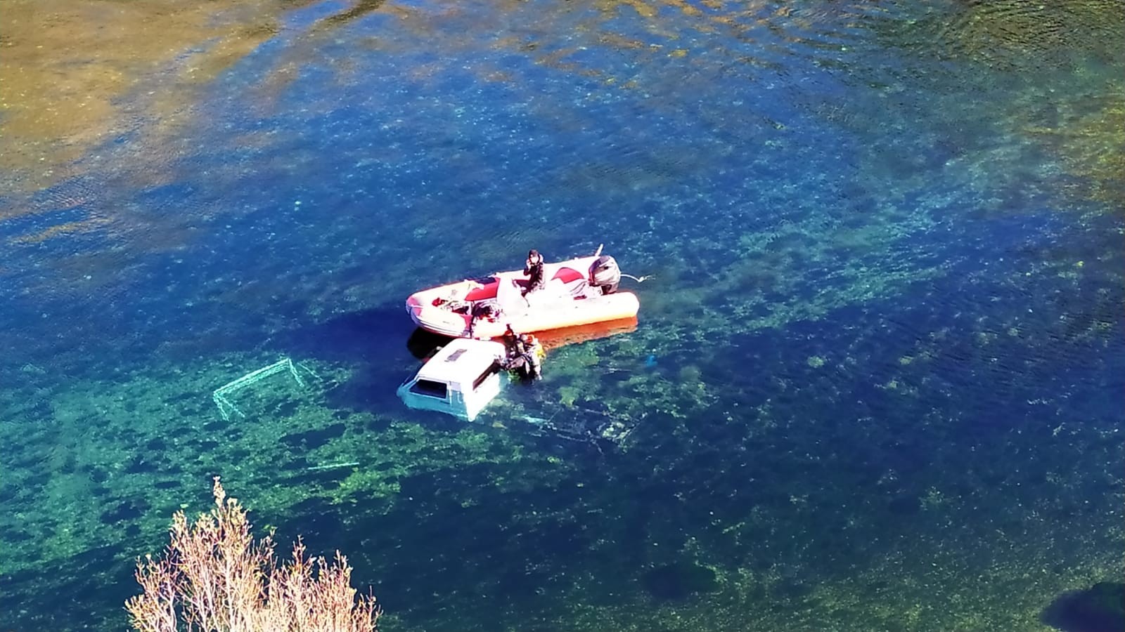 Kamyonet nehre uçtu, 1 kayıp