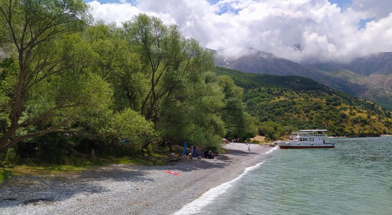 Van Gölü suyuyla hazırlanan spreyin korona virüsün yayılmasını engellediği tespit edildi