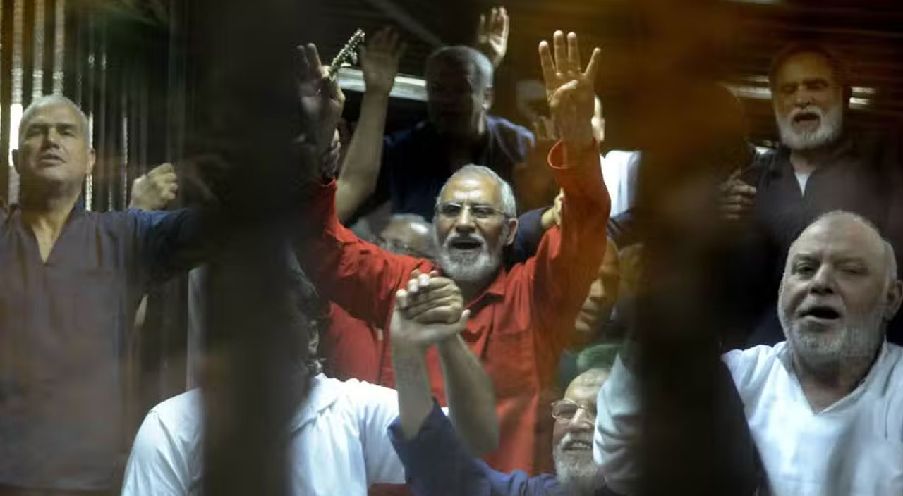 Mısır'da tarihi karar: Müslüman Kardeşler siyasetten çekildi