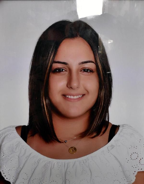 Cenazesini davul çalarak toprağa verdiler