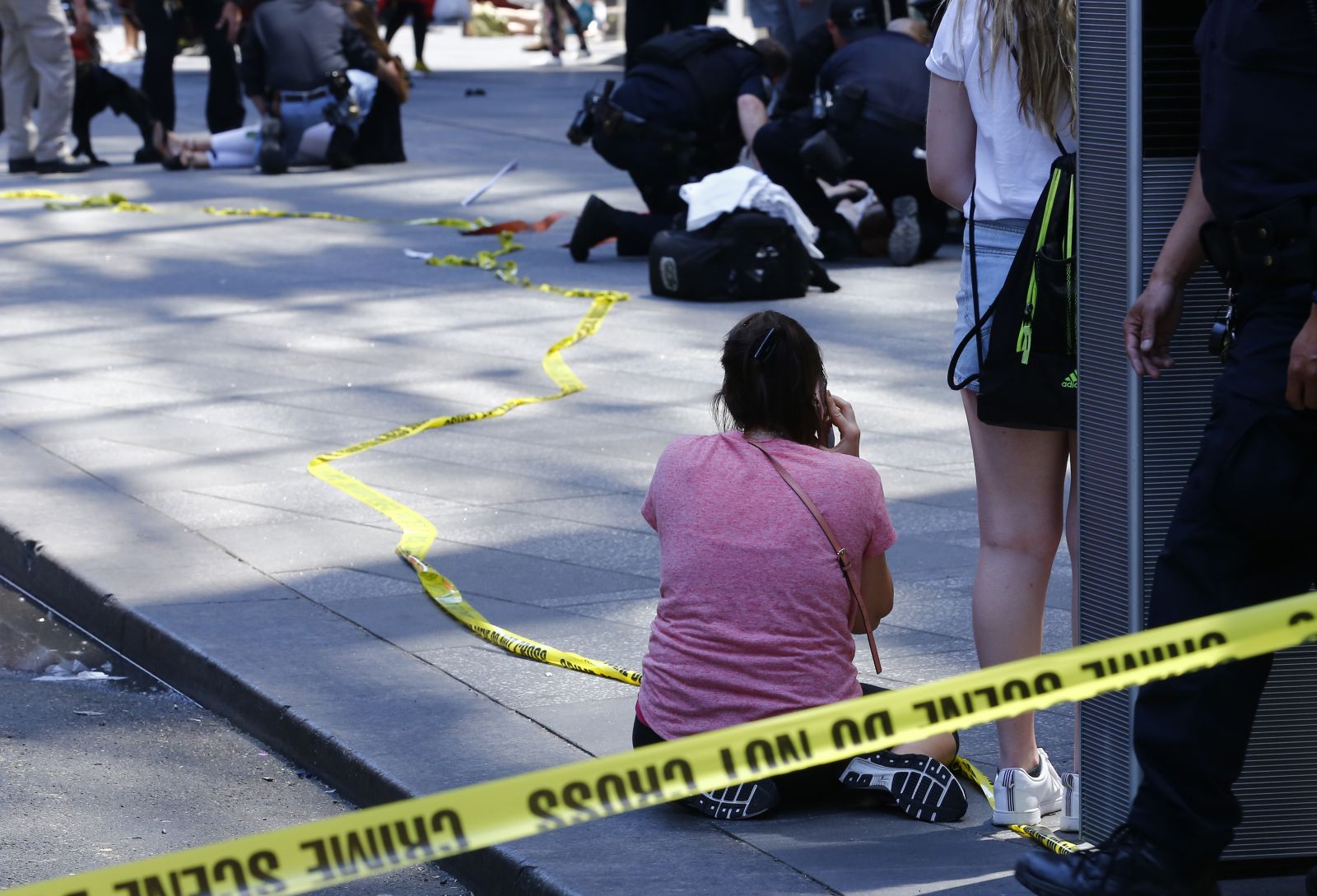 New York'ta araç yayaların arasına daldı: Ölü ve yaralılar var