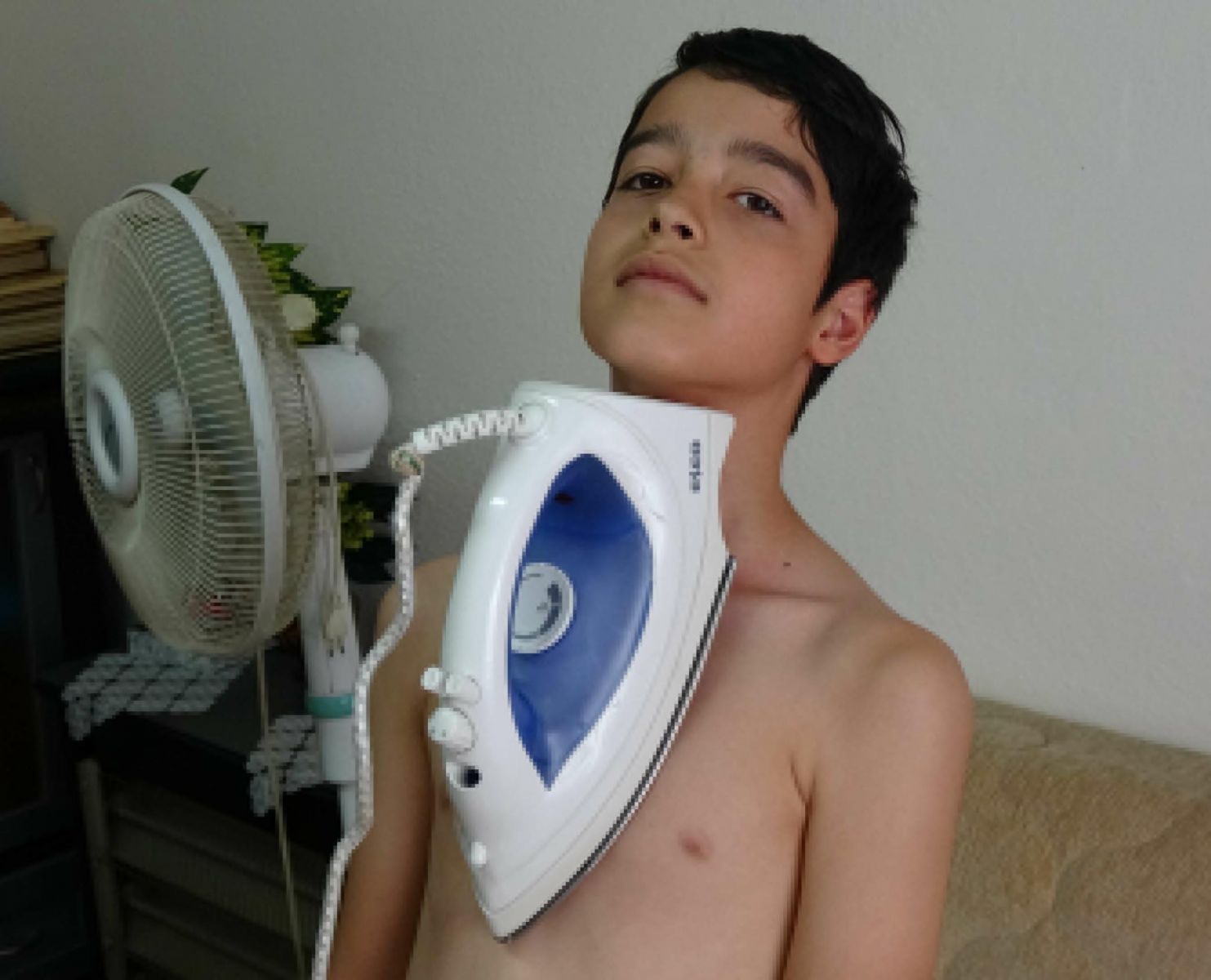 Mıknatıs çocuğu görenler hayrete düşüyor