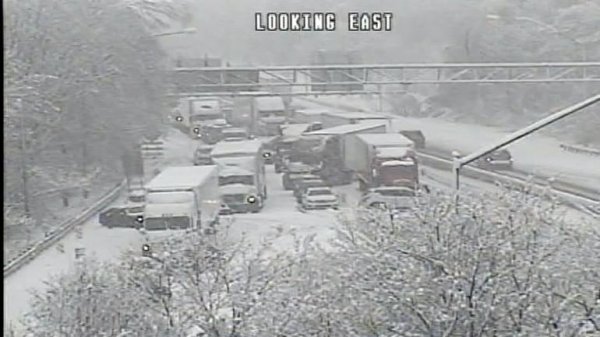 Kar fırtınası sebebiyle ABD'de acil durum ilan edildi! 3 bin 46 uçak seferi iptal