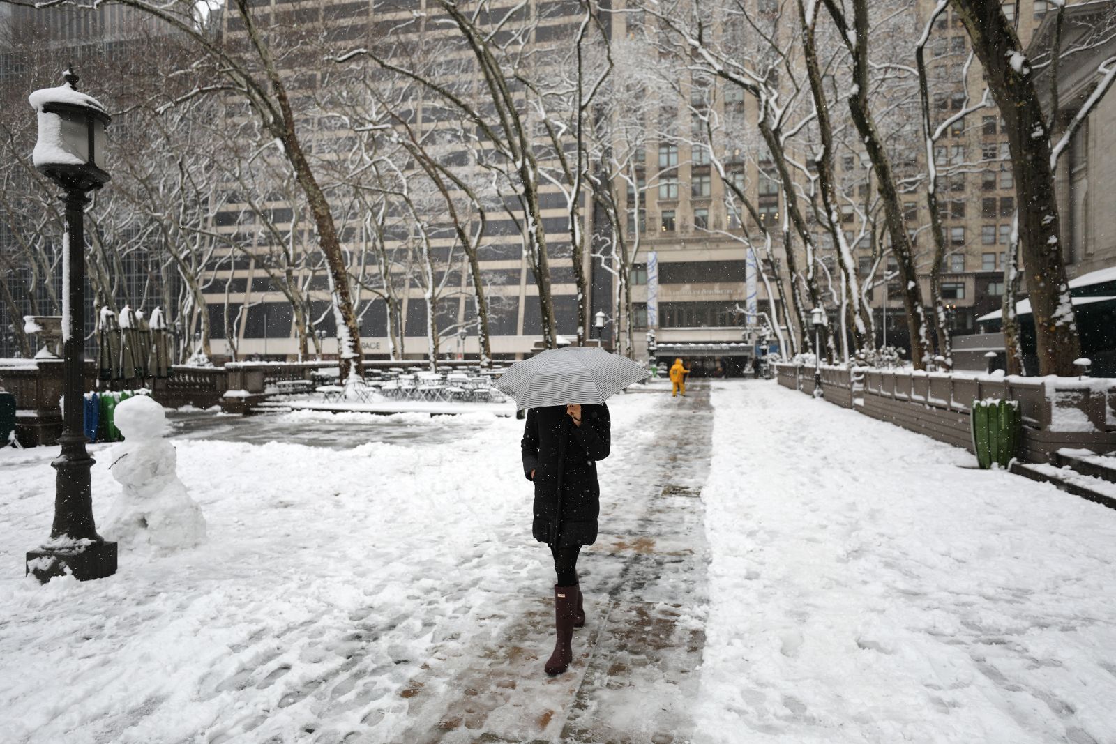 ABD kar fırtınasına teslim! 4 bin uçak seferi iptal, 70 milyon insan etkilendi