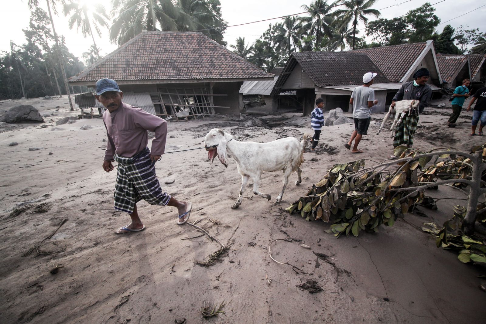 Endonezya'daki yanardağ patlamasında can kaybı 13’e yükseldi