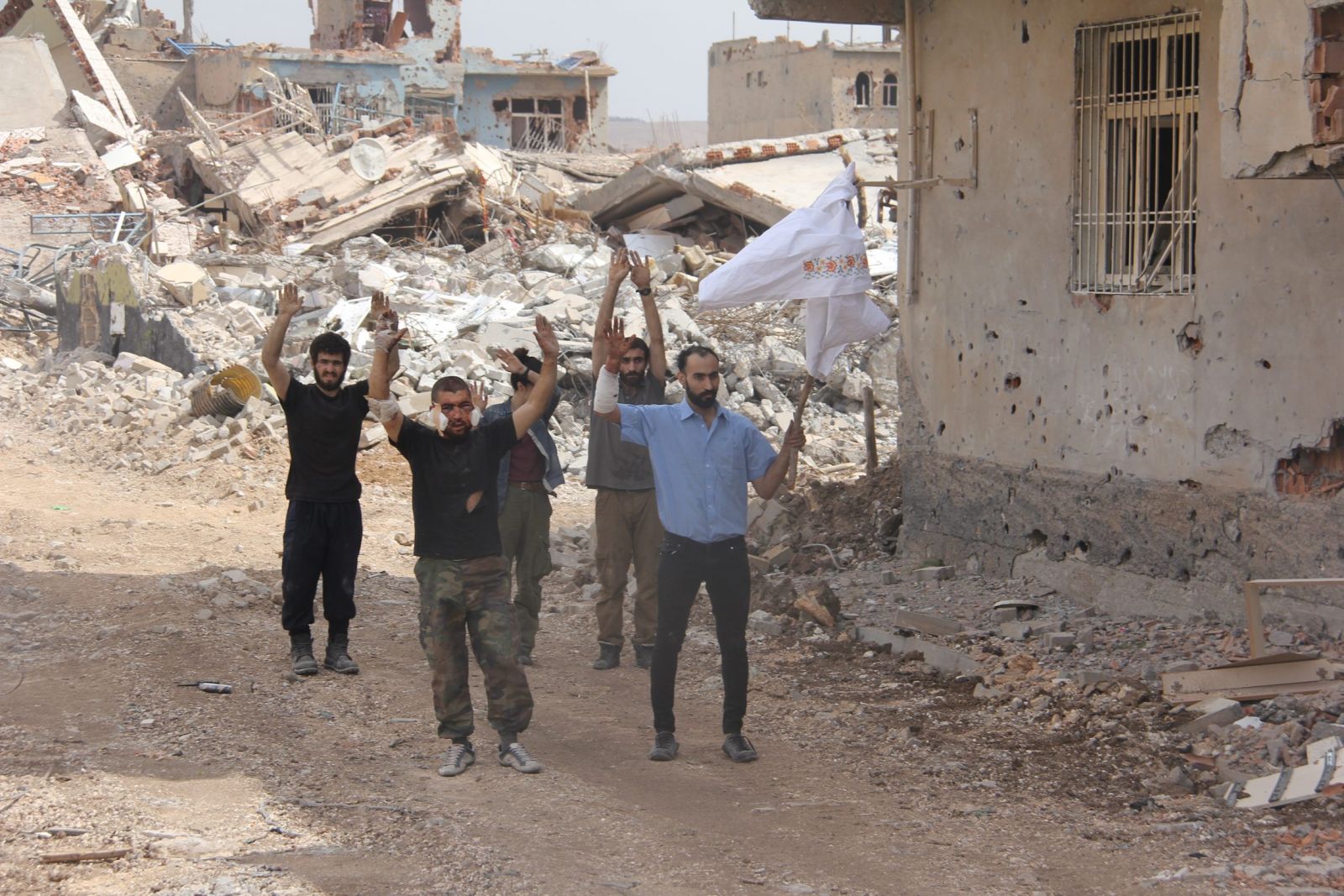 Nusaybin'de bir terörist ekibi daha teslim oldu!