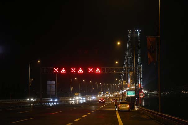 Osmangazi Köprüsü'nden oynayarak geçtiler