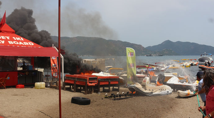 Marmaris'te su sporları merkezi ateşe verildi
