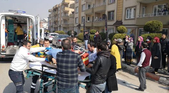 Çarptığı genç kızın başında 'Ne olur ölme' diye ağladı