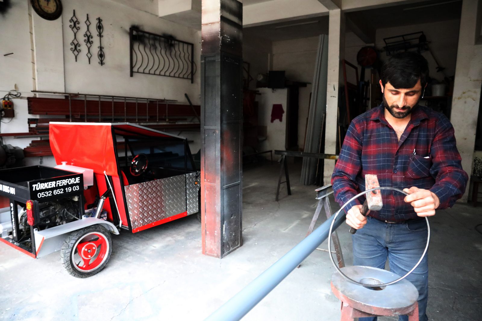 Trabzonlu demir ustası kendi otomobilini yaptı