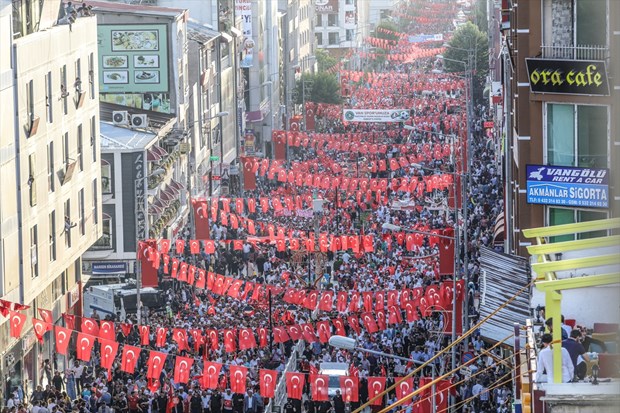 Türkiye demokrasisine sahip çıktı