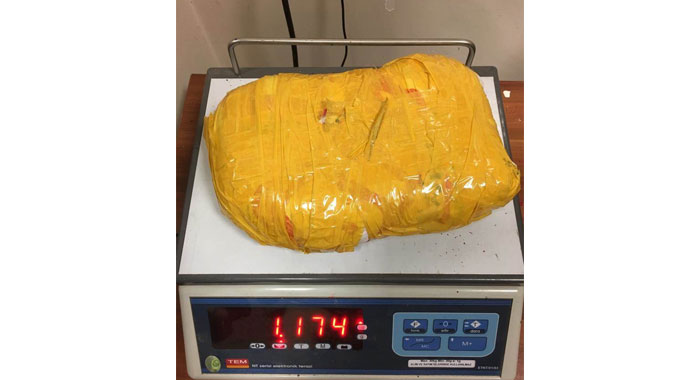 Üzerinde 1 kilo 174 gram esrar ele geçirildi