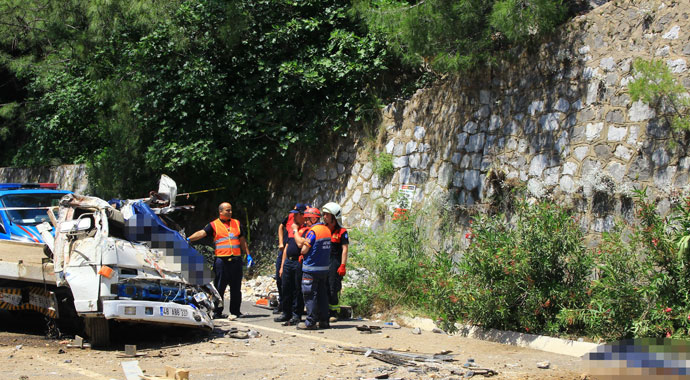 Marmaris'te korkunç kaza! Ölü ve yaralılar var
