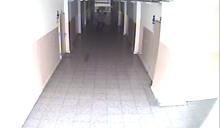 Dersten çağırdığı öğretmeni darp etti