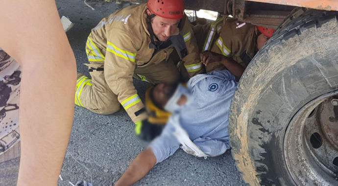 Tem'de zincirleme kaza: Kamyon altında can pazarı