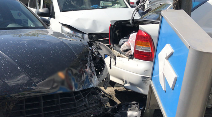İstanbul’da otomobilini yıkayan adama lüks cip çarptı: 2 yaralı
