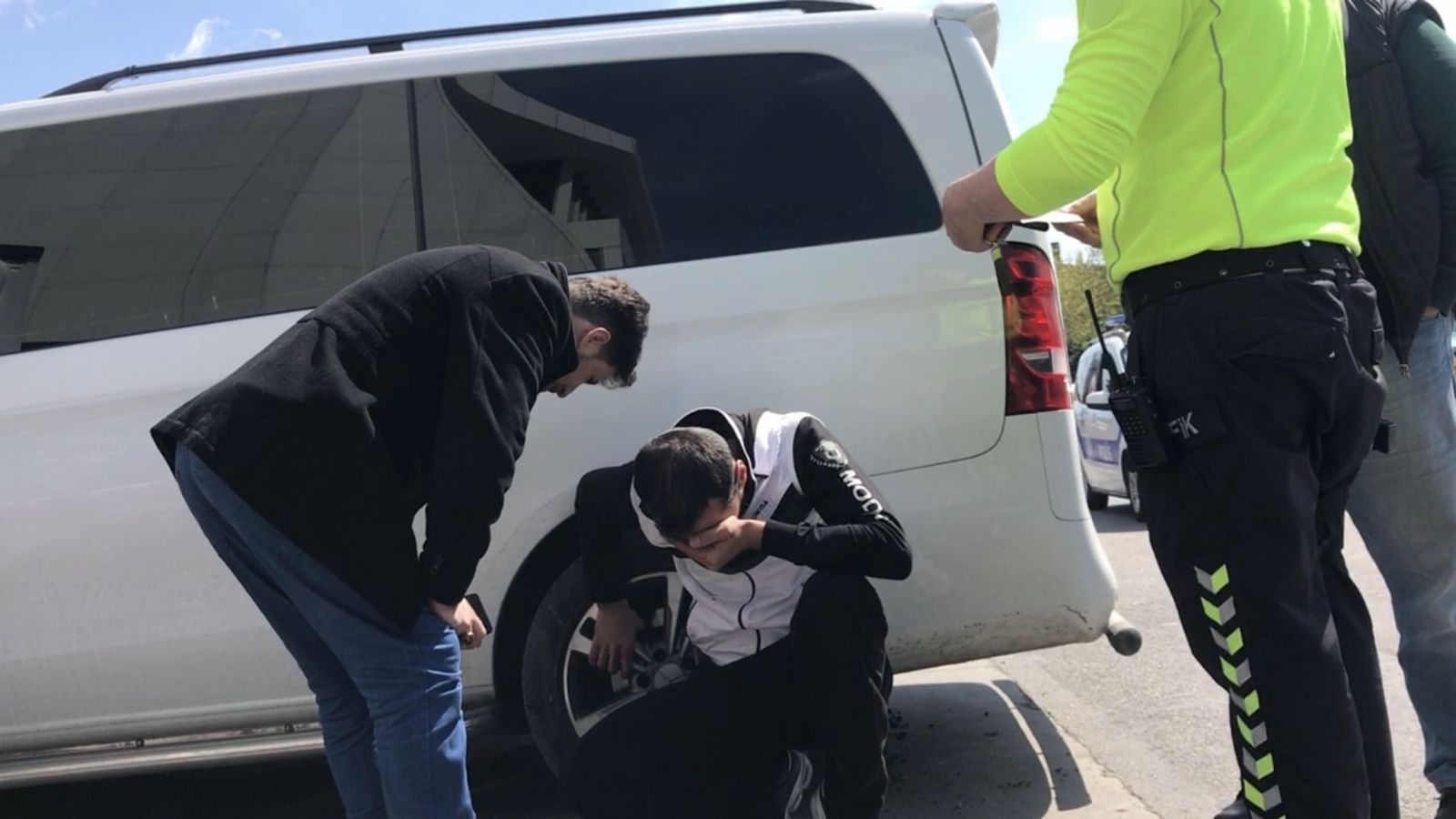 İstanbul’da otomobilini yıkayan adama lüks cip çarptı: 2 yaralı