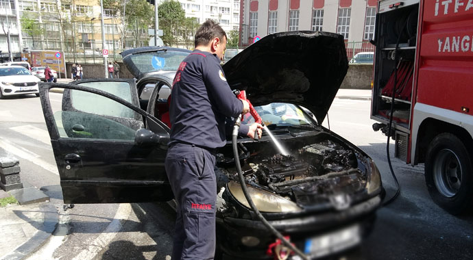 Benzin aldıktan 5 dakika sonra otomobili yandı