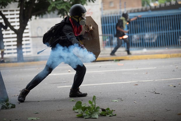 Venezuela'da tansiyon düşmüyor: 34 ölü, 200 yaralı