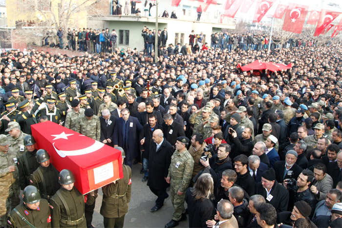 Sur şehidini on binler uğurladı! Tekbirler şehri inletti