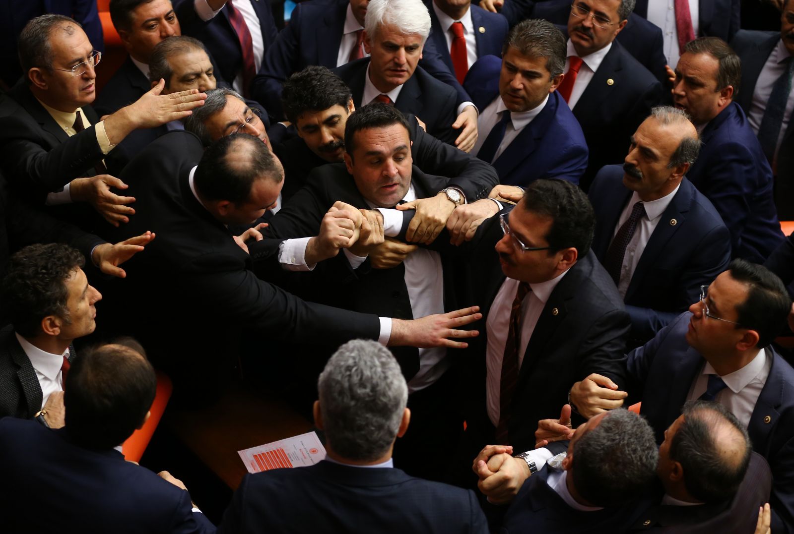 Erdoğan'a hakaret Meclis'i karıştırdı