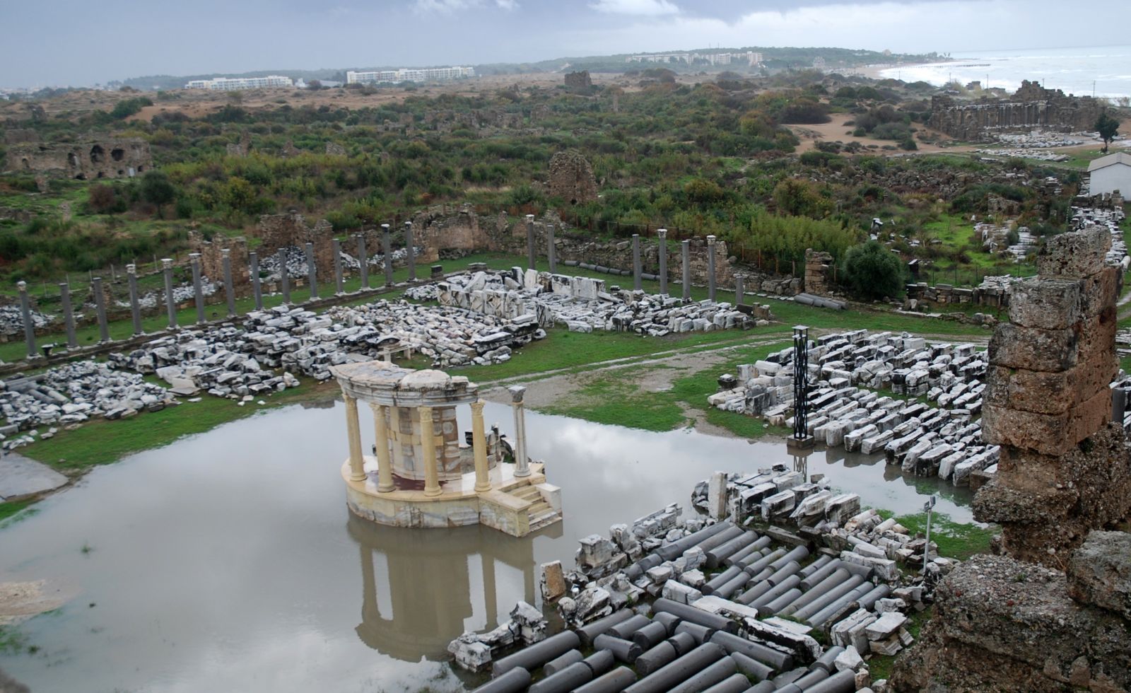 Antalya'da şiddetli yağış!  Manavgat sokakları sele teslim