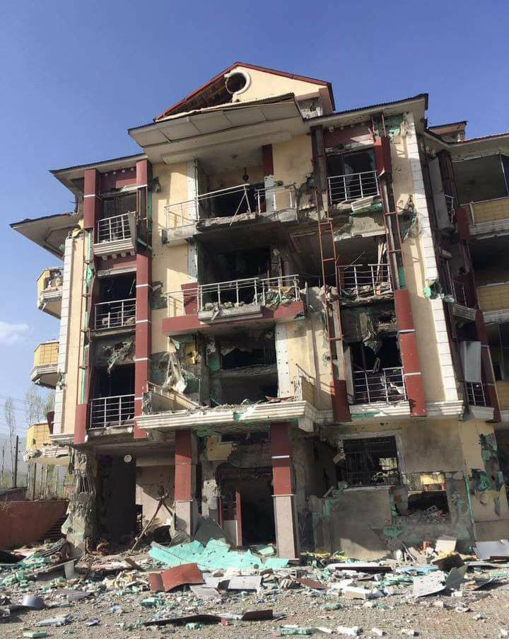 Teröristler Yüksekova'yı harabeye çevirmiş