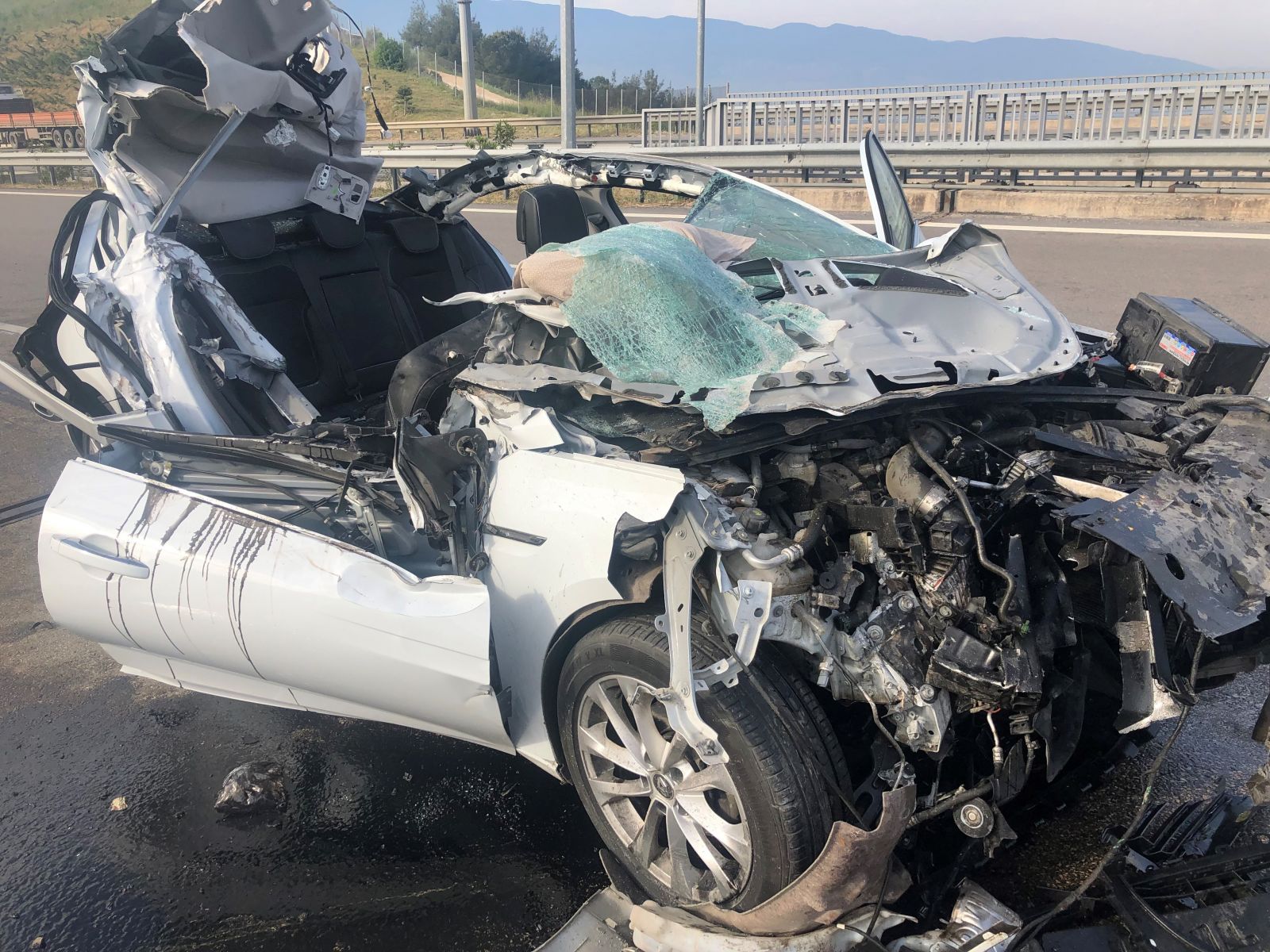 Hareket halinde uyuyan sürücü TIR'a arkadan çarptı