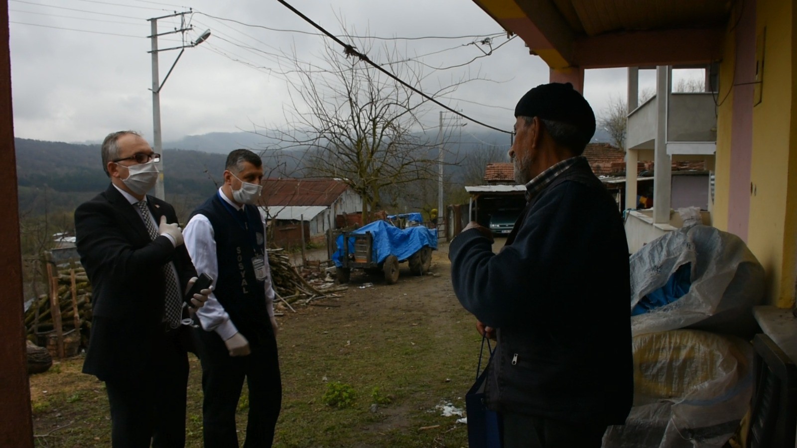 86 yaşındaki babasına ulaşamayarak panik yapan oğlu, belediye ekipleri telefonla görüştürdü