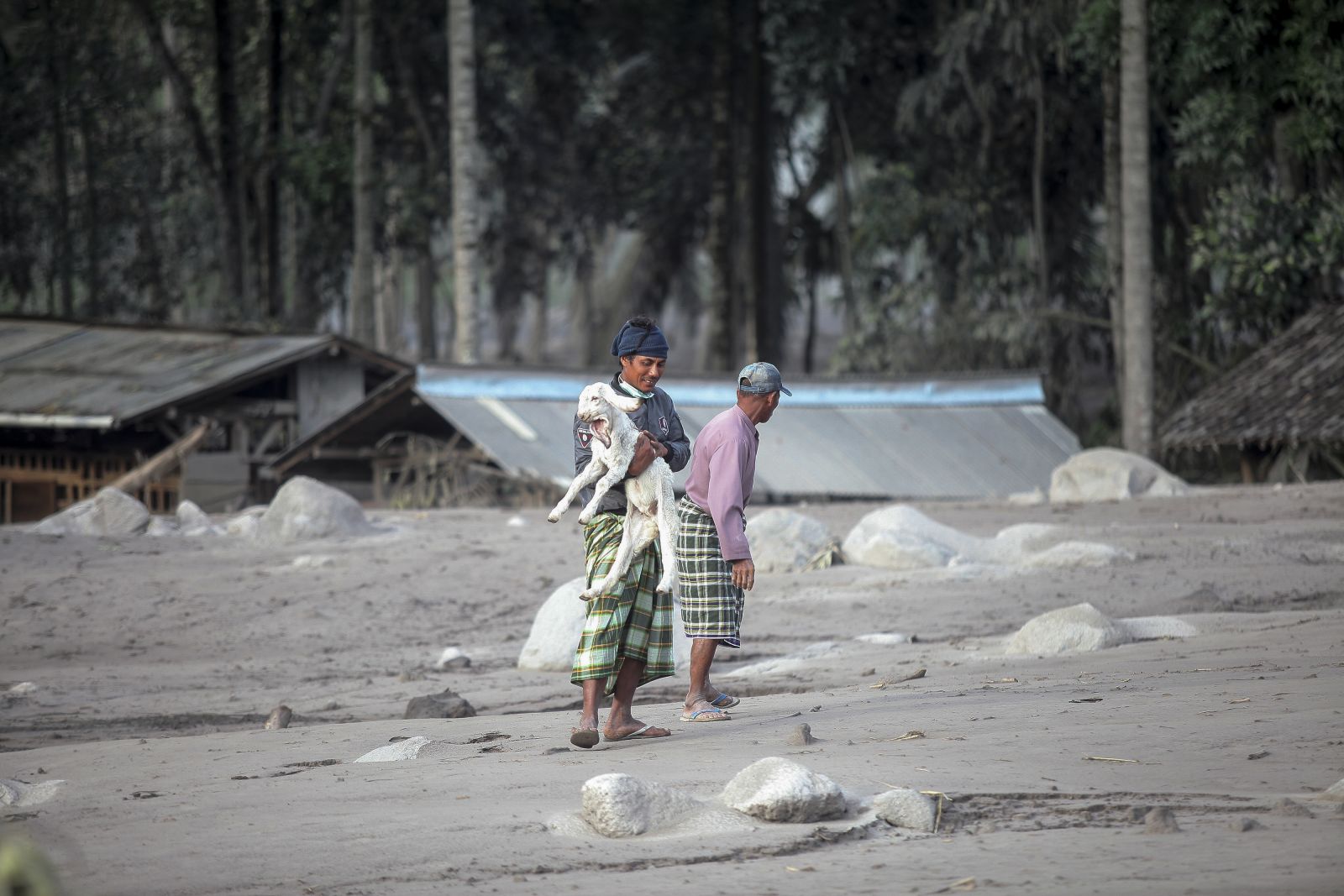 Endonezya'daki yanardağ patlamasında can kaybı 13’e yükseldi