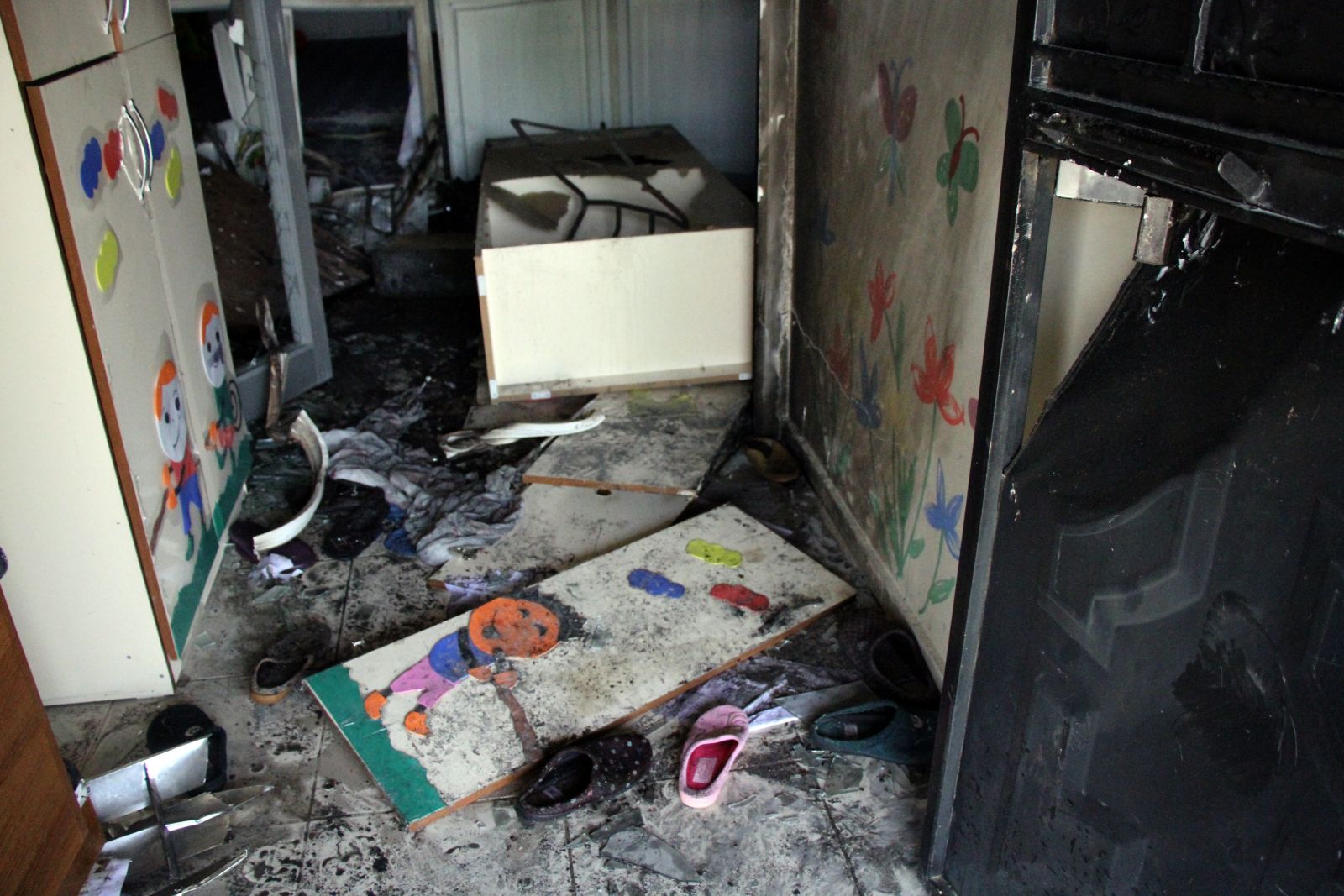 PKK'lılar anaokuluna saldırdı,  Türk bayrağını indirdi