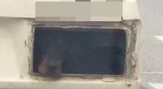 Köpeği bagajda taşıdı, tüm tepkileri üzerine çekti