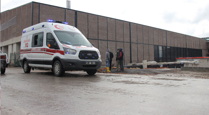 2 inşaat işçisi ısınmak için yaktıkları ateşte feci şekilde yandı