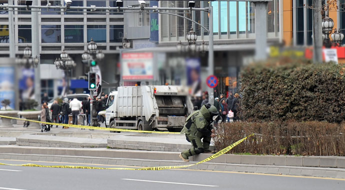 Kızılay'da şüpheli paket polisi alarma geçirdi