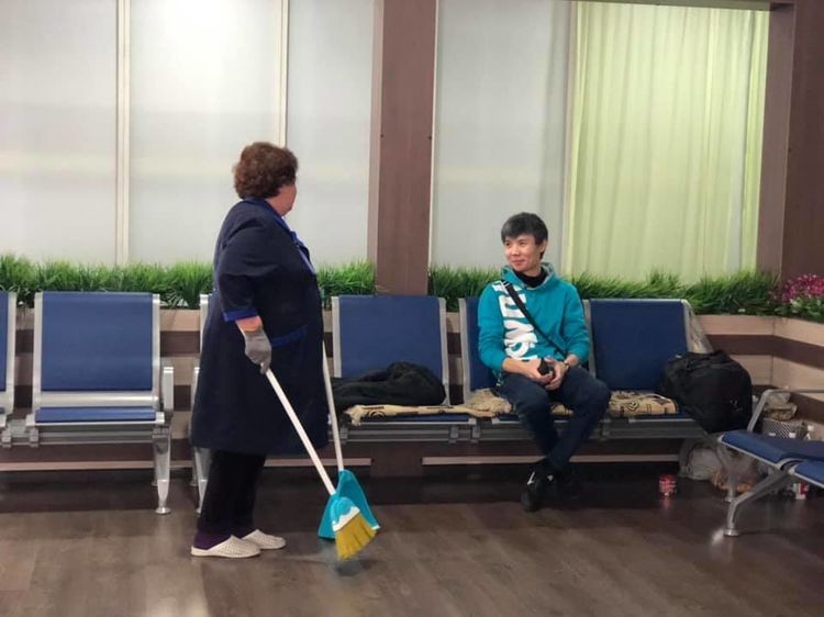 3 aydır havaalanında yaşıyor