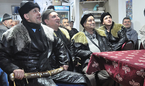 Kahvehanede, Diriliş Ertuğrul izlerken kendilerinden geçtiler