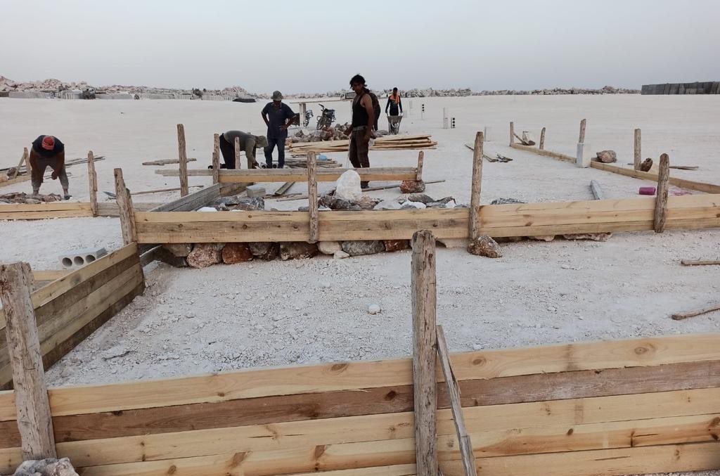 İdlib'de briket evler, savaş mağduru ailelere teslim ediliyor