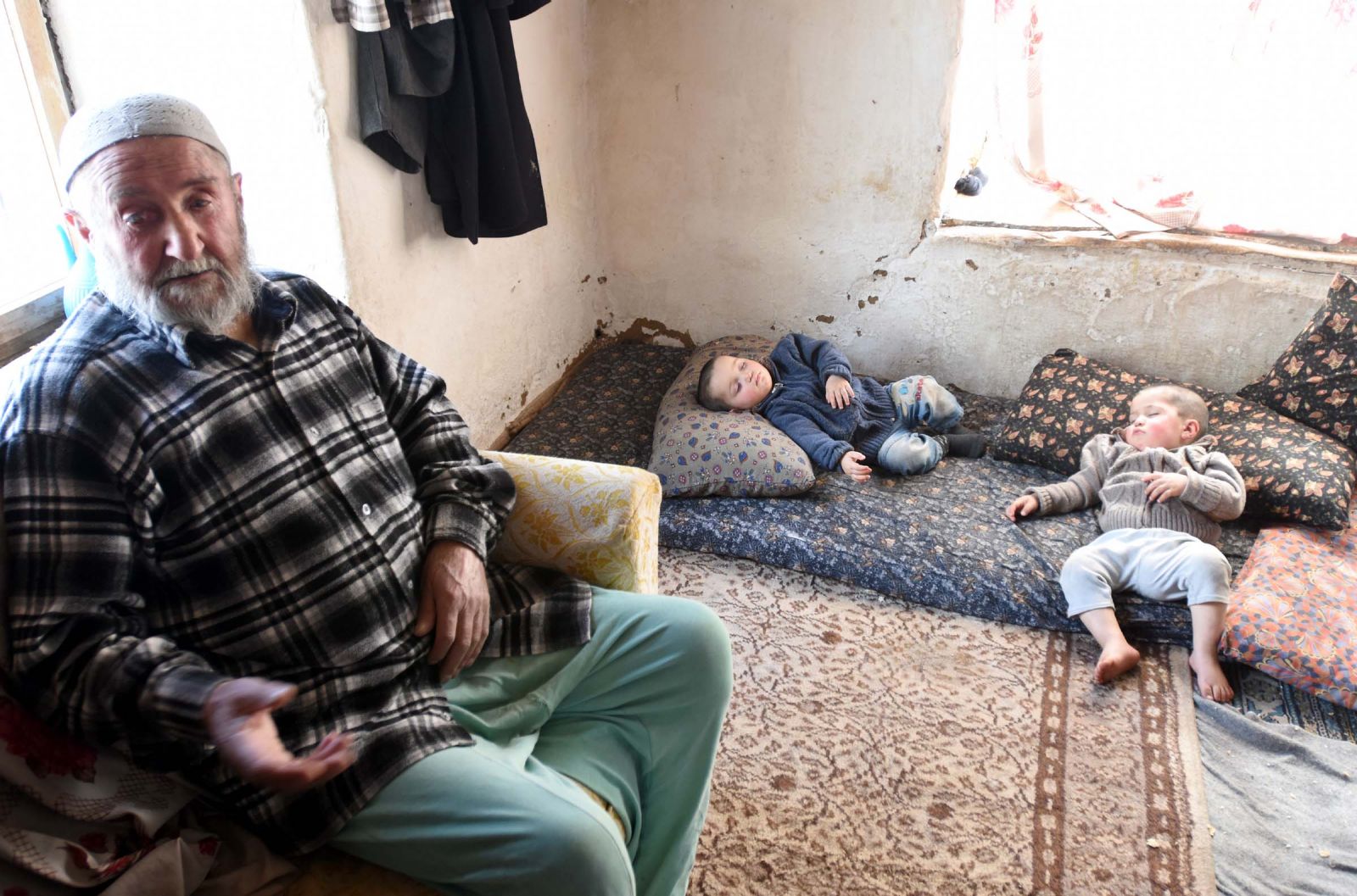 87’lik babanın ikizleri 2 yaşına bastı