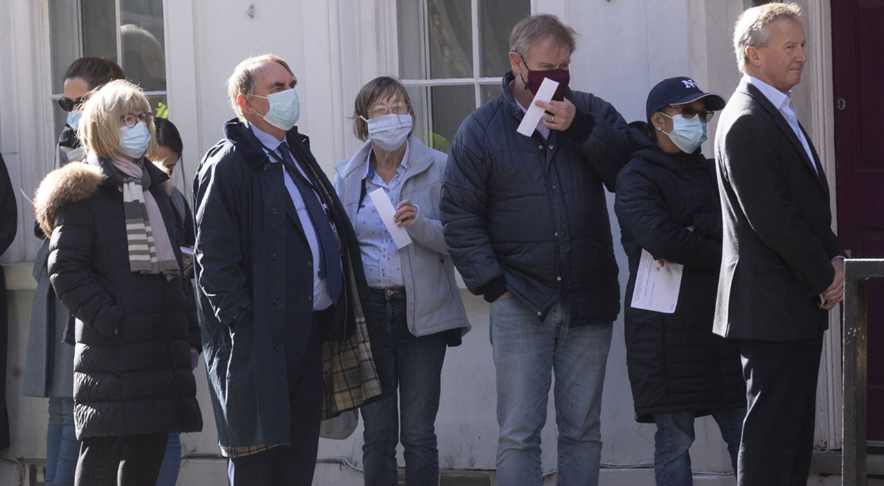 İngiltere'de artan Kovid-19 vaka sayıları endişeye yol açtı