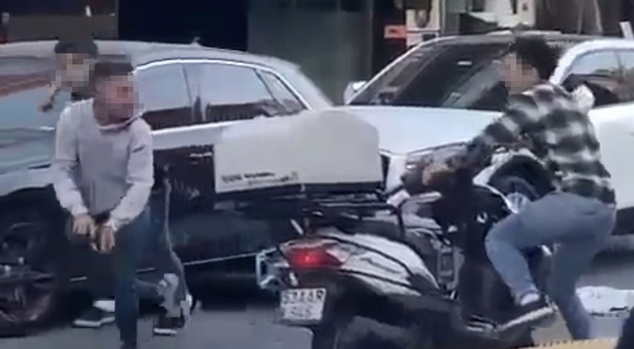 İstanbul’da cadde ortasında silahlı çatışma: Dehşet anları kamerada